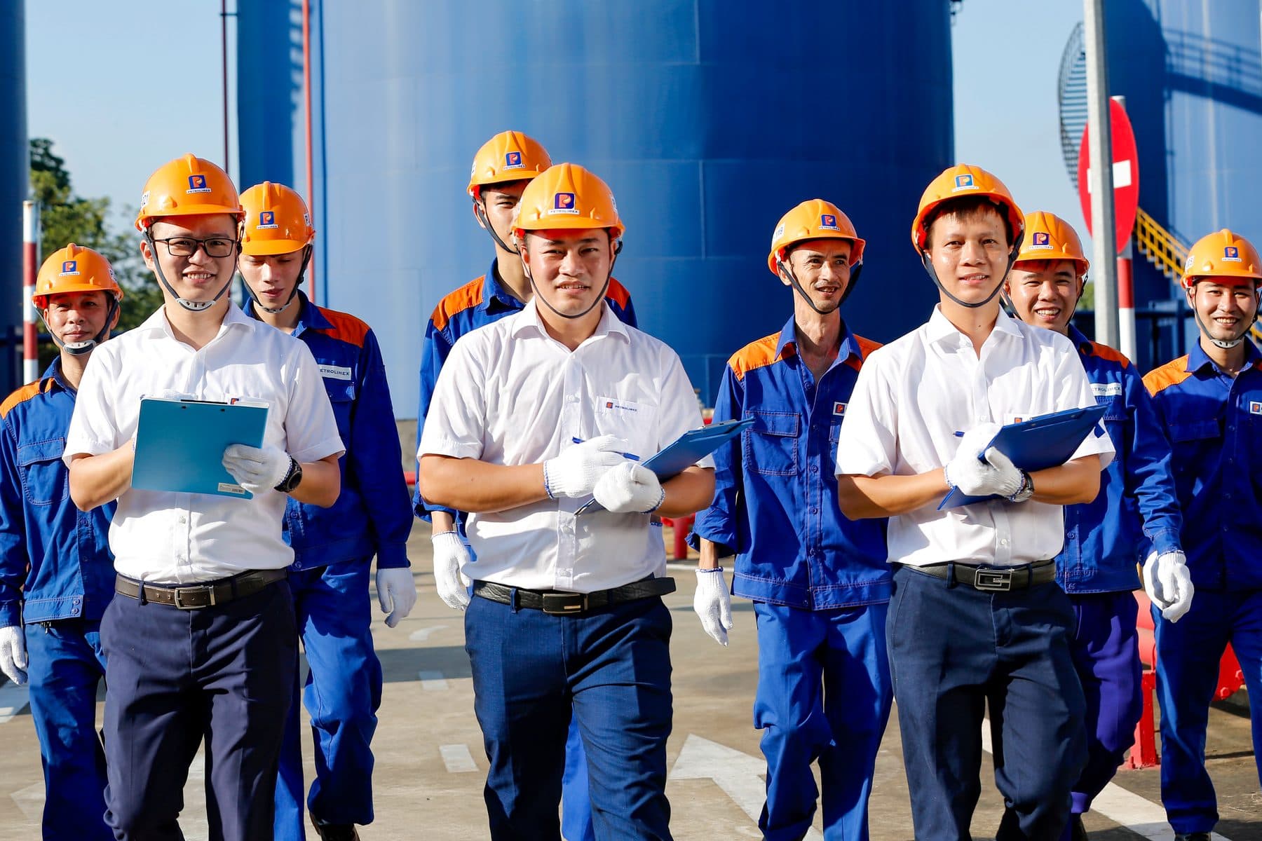 Đội ngũ kỹ sư và người lao động Petrolimex